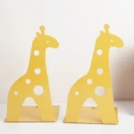 Suport pentru cărți în formă de girafă